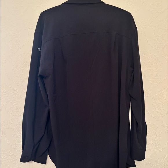 ALO Yoga Women's Black button Down shirt - Picture 6 of 6